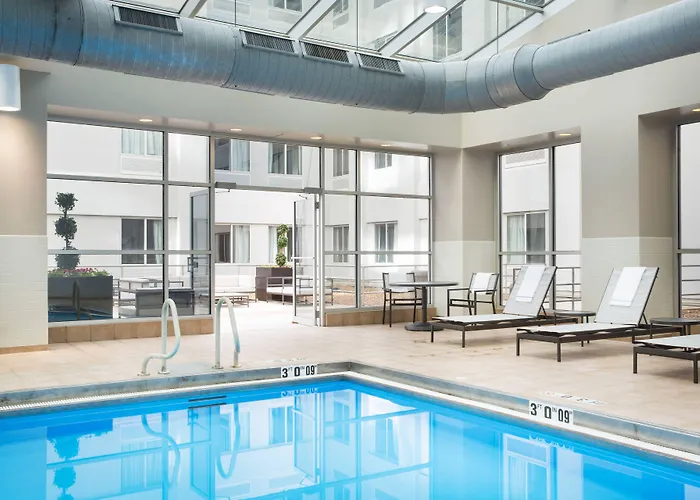 Ac Downtown 4*