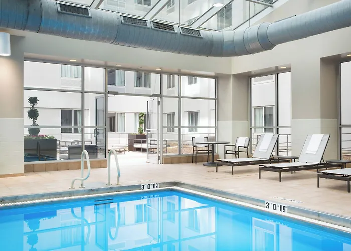 Ac Downtown 4*