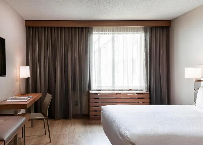 Ac Downtown 4*